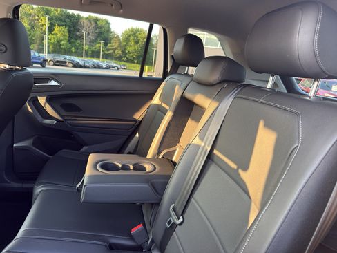 Used 2019 Volkswagen Tiguan SEL AWD/4WD image 34