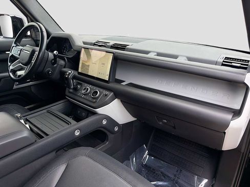 Certified 2022 Land Rover Defender 110 X-Dynamic HSE AWD/4WD image 8