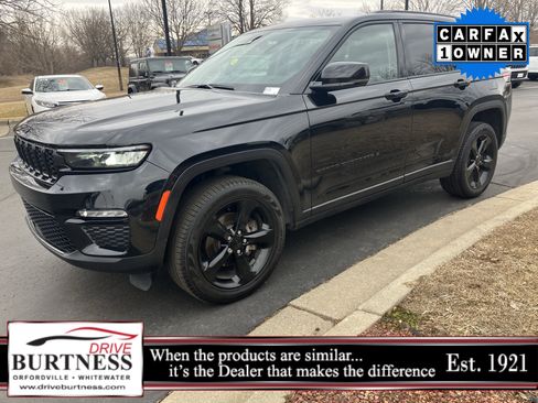 Used 2023 Jeep Grand Cherokee Limited w/ Black Appearance Package image 16