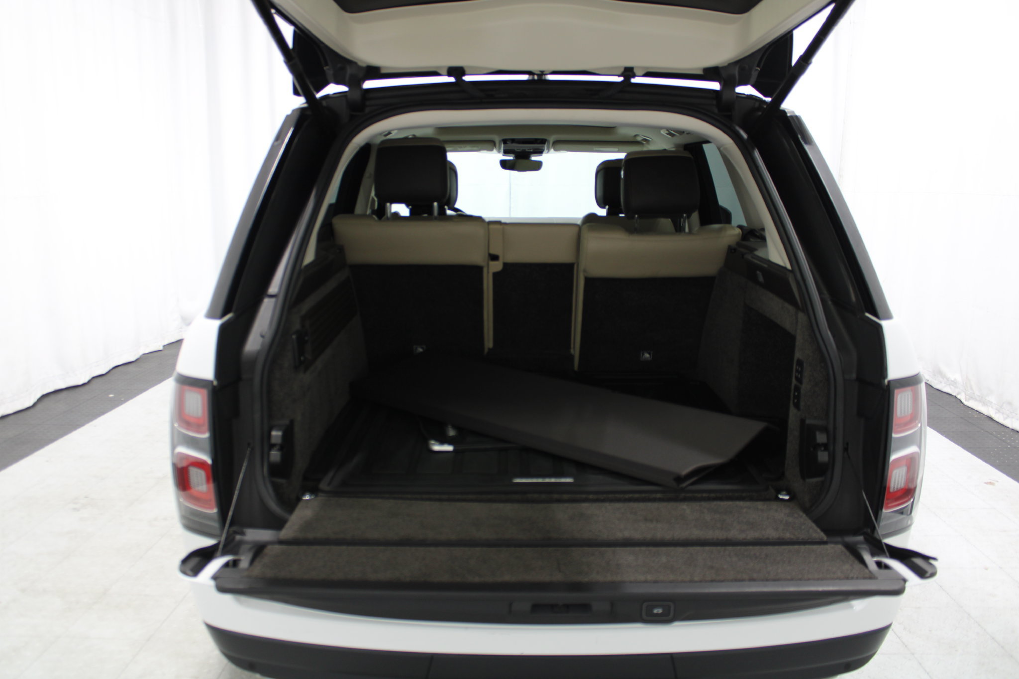 Used 2019 Land Rover Range Rover HSE AWD/4WD image 18