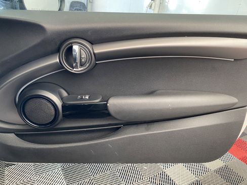 Used 2022 MINI Cooper 2-Door Hardtop image 7