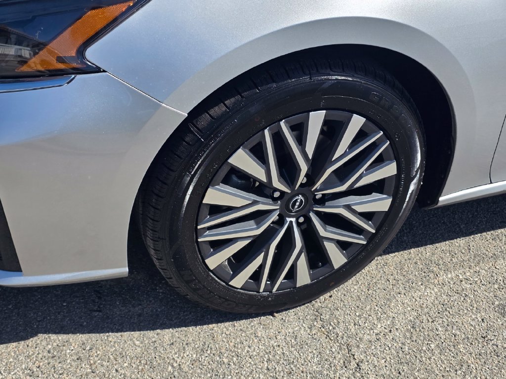 Used 2024 Nissan Altima 2.5 SV FWD image 11