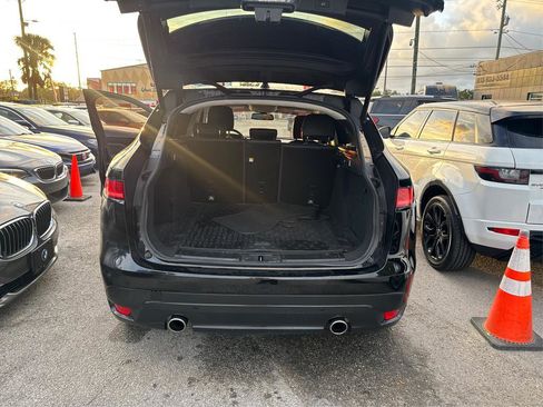 Used 2017 Jaguar F-PACE Prestige image 11