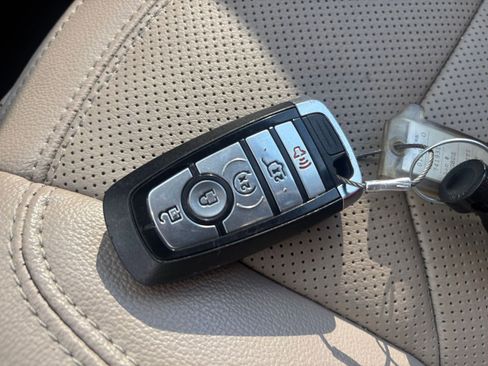 Used 2024 Ford Expedition Limited AWD/4WD image 25