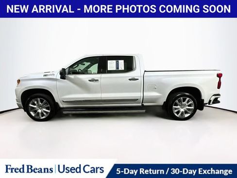 Used 2024 Chevrolet Silverado 1500 High Country w/ High Country Premium Package AWD/4WD image 5