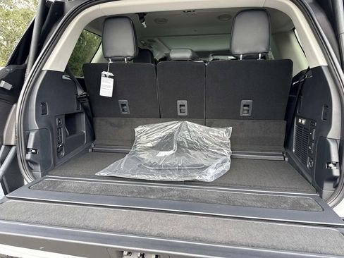 New 2025 Lincoln Navigator Reserve image 13