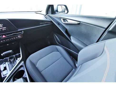 Used 2023 Kia Niro LX FWD image 10