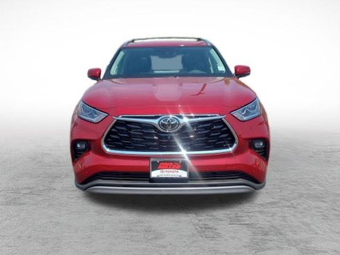 Certified 2026 Toyota Highlander Platinum AWD/4WD image 2