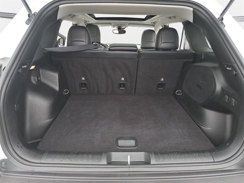 Certified 2022 Jeep Cherokee Latitude w/ Sun & Sound Group image 13