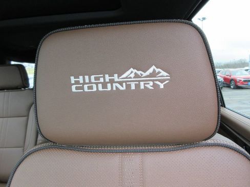 New 2026 Chevrolet Suburban High Country image 25