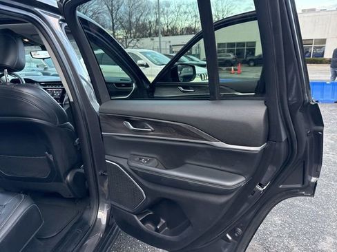 Certified 2022 Jeep Grand Cherokee Limited image 32