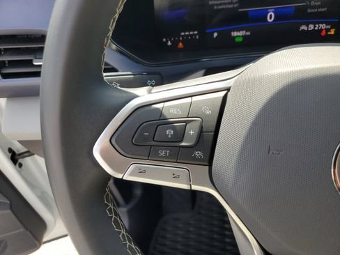 Certified 2023 Volkswagen Taos SE w/ Panoramic Sunroof Package FWD image 32