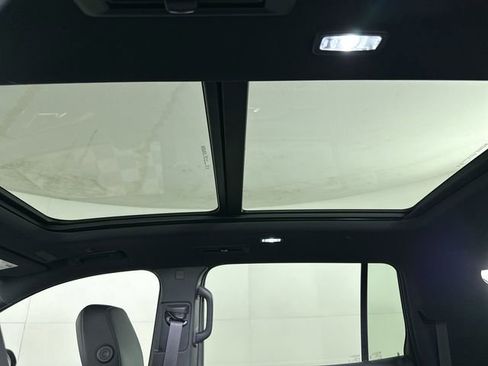 New 2026 Chevrolet Traverse RS w/ LPO, Floor Liner Package AWD/4WD image 19