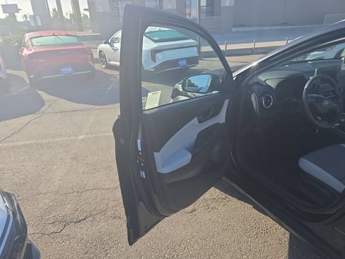Certified 2023 Hyundai Kona SE FWD image 10