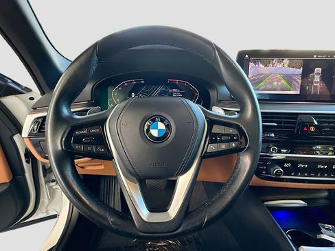 Used 2023 BMW 530i w/ Premium Package image 11