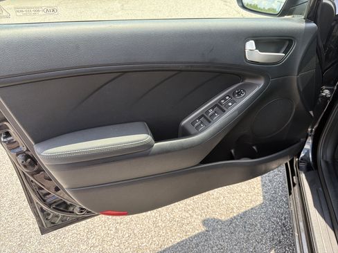 Used 2017 Kia Forte LX FWD image 18