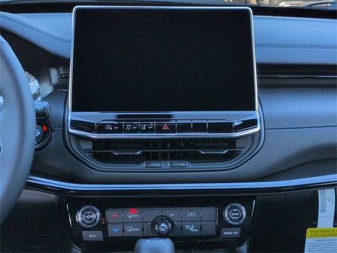 New 2026 Jeep Compass Latitude image 17