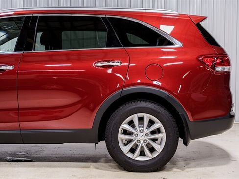 Used 2018 Kia Sorento FWD image 4