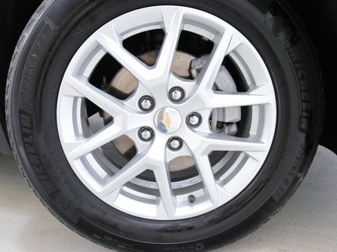 Used 2023 Chevrolet Equinox LT image 30