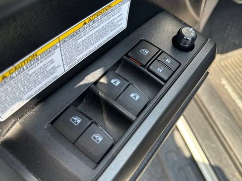 Used 2019 Toyota Tacoma TRD Off-Road w/ TRD Premium Off Road Package AWD/4WD image 25