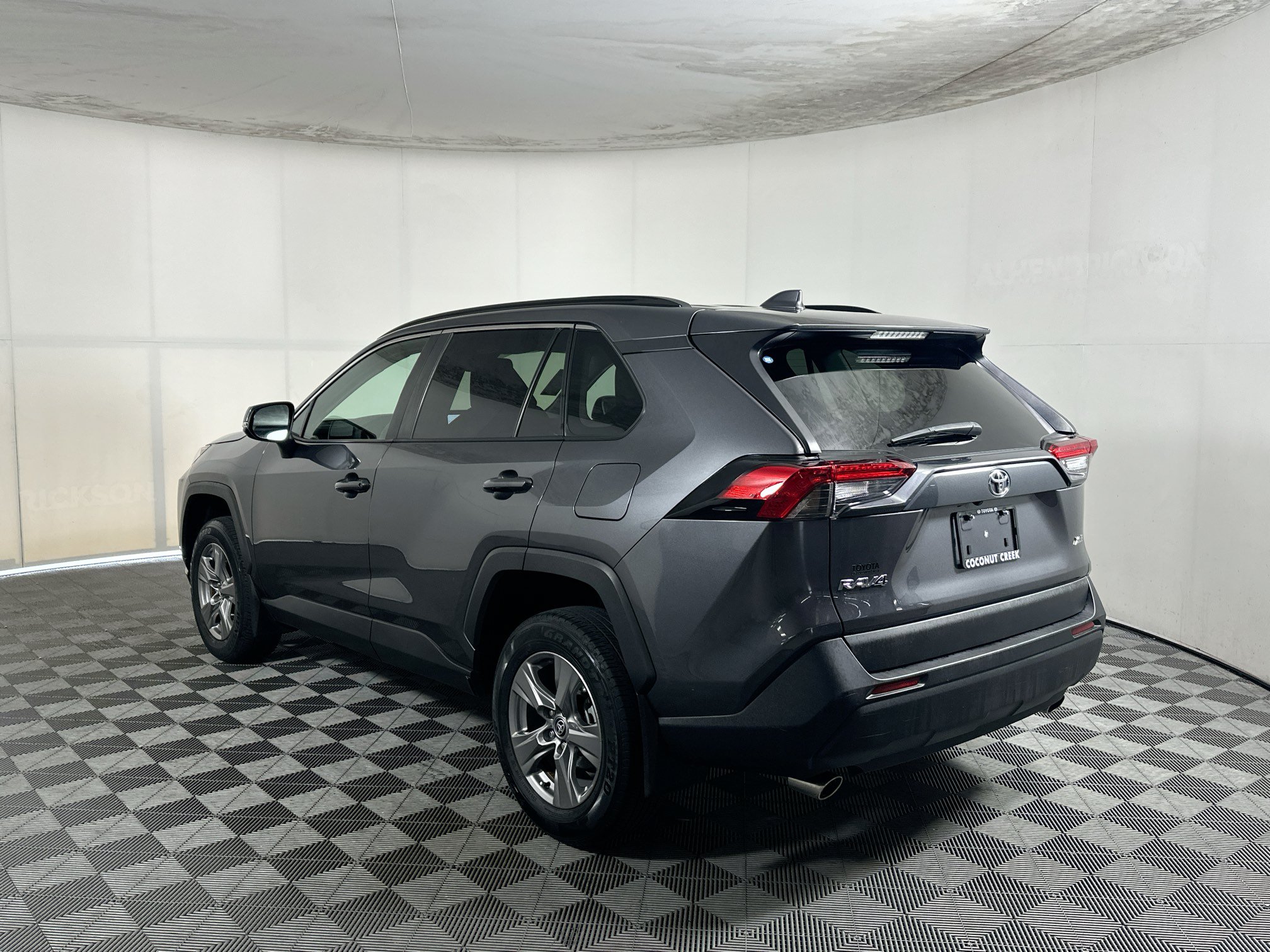 Used 2024 Toyota RAV4 XLE w/ Convenience Package FWD image 5