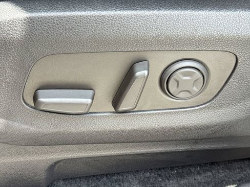 Used 2026 Kia Carnival FWD image 14