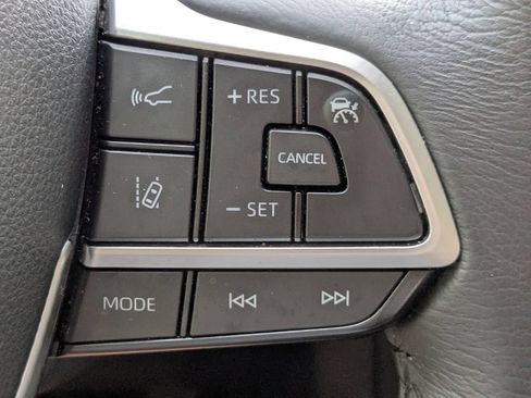 Used 2025 Toyota Sienna XLE w/ XLE Plus Package FWD image 25