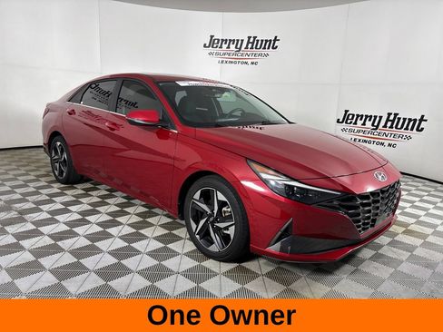 Used 2023 Hyundai Elantra Limited w/ Cargo Package FWD image 4