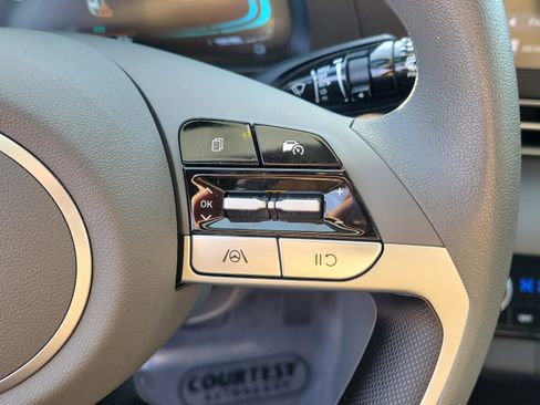 Used 2025 Hyundai Elantra Blue image 18