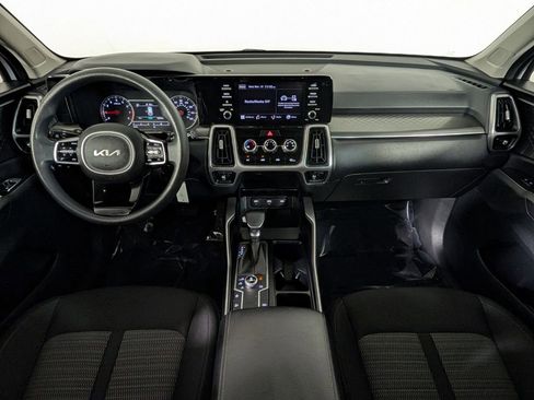 Used 2022 Kia Sorento LX image 12