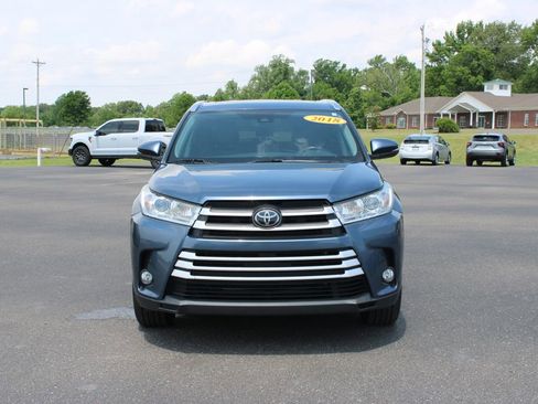 Used 2018 Toyota Highlander XLE AWD/4WD image 3