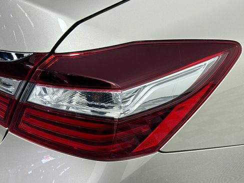 Used 2016 Honda Accord EX-L image 33