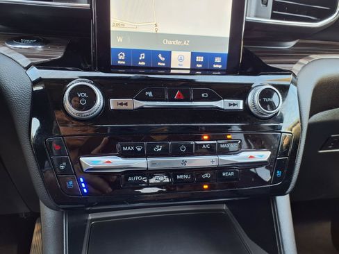 Certified 2022 Ford Explorer Limited w/ Limited Technology Package RWD image 25