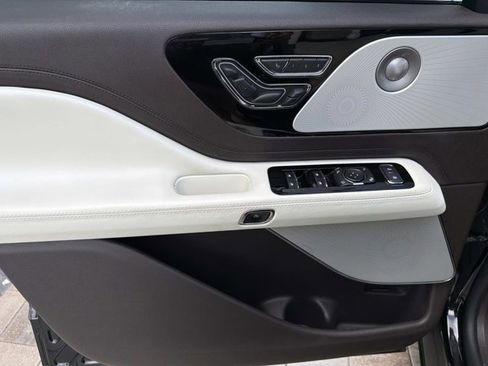 Certified 2023 Lincoln Aviator Black Label w/ Dynamic Handling Package AWD/4WD image 12