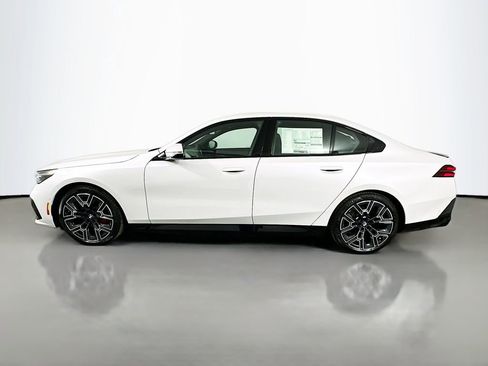 New 2026 BMW i5 eDrive40 w/ M Sport Package image 8