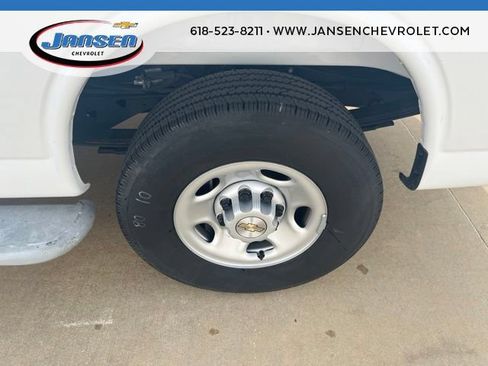 Used 2025 Chevrolet Express 2500 w/ Driver Convenience Package RWD image 8