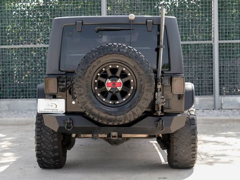 Used 2013 Jeep Wrangler Unlimited Rubicon w/ Connectivity Group AWD/4WD image 8