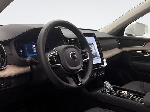 Used 2025 Volvo XC90 B6 Plus image 7