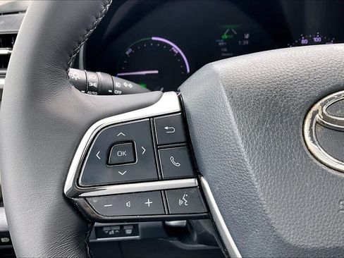Used 2022 Toyota Sienna XLE w/ XLE Plus Package FWD image 23