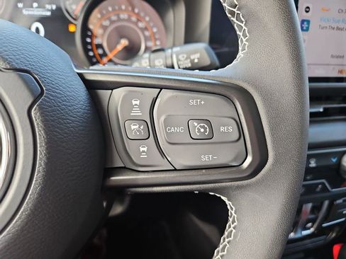 Used 2025 Jeep Wrangler Sport image 17