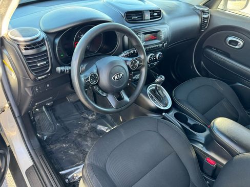 Used 2015 Kia Soul + image 17