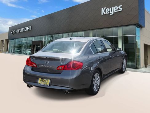 Used 2015 INFINITI Q40 w/ Navigation Package RWD image 4