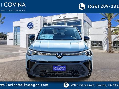 New 2026 Volkswagen Taos SE image 2