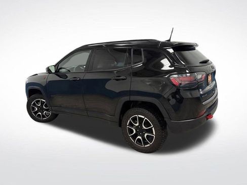 Used 2024 Jeep Compass Trailhawk w/ Trailhawk Elite Group image 3