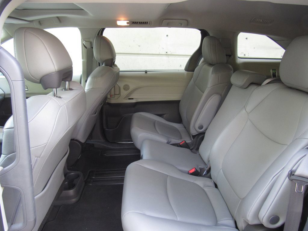 Certified 2023 Toyota Sienna XLE FWD image 15