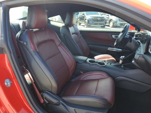 Used 2025 Ford Mustang Premium image 30