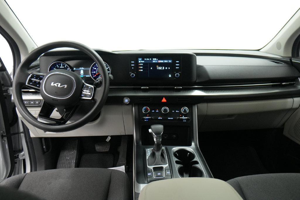 Used 2022 Kia Carnival LX FWD image 29
