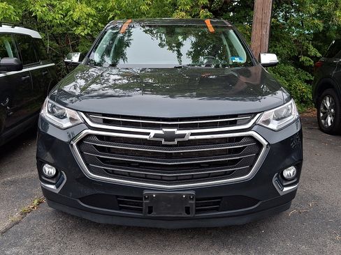 Used 2020 Chevrolet Traverse LT FWD image 2