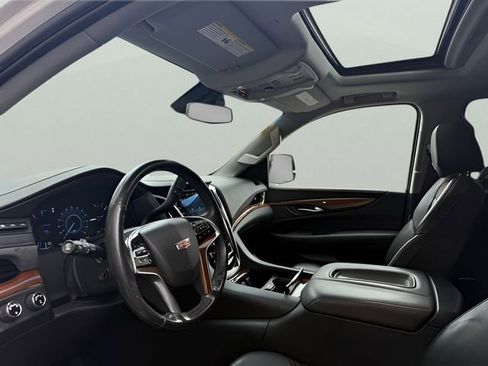 Used 2019 Cadillac Escalade Luxury AWD/4WD image 14