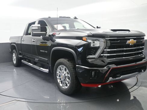 Used 2025 Chevrolet Silverado 2500 LT w/ Z71 Chrome Sport Edition AWD/4WD image 9